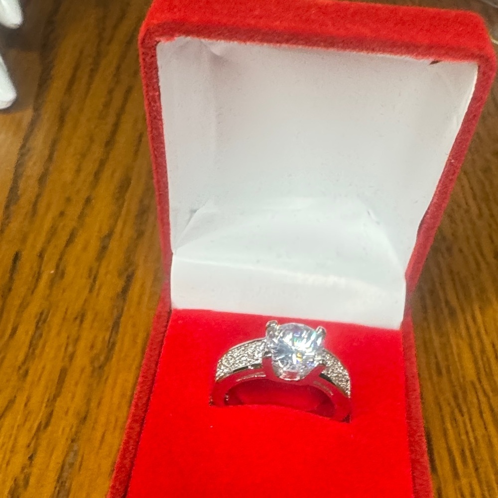 Elegant Silver Ring with Clear Stone